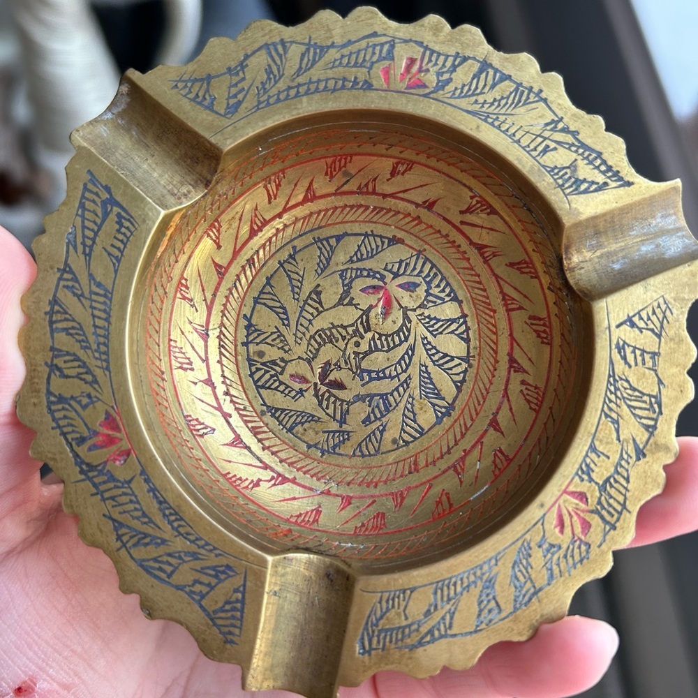 BRASS etched 1950 vintage ashtray plate decor 🤓